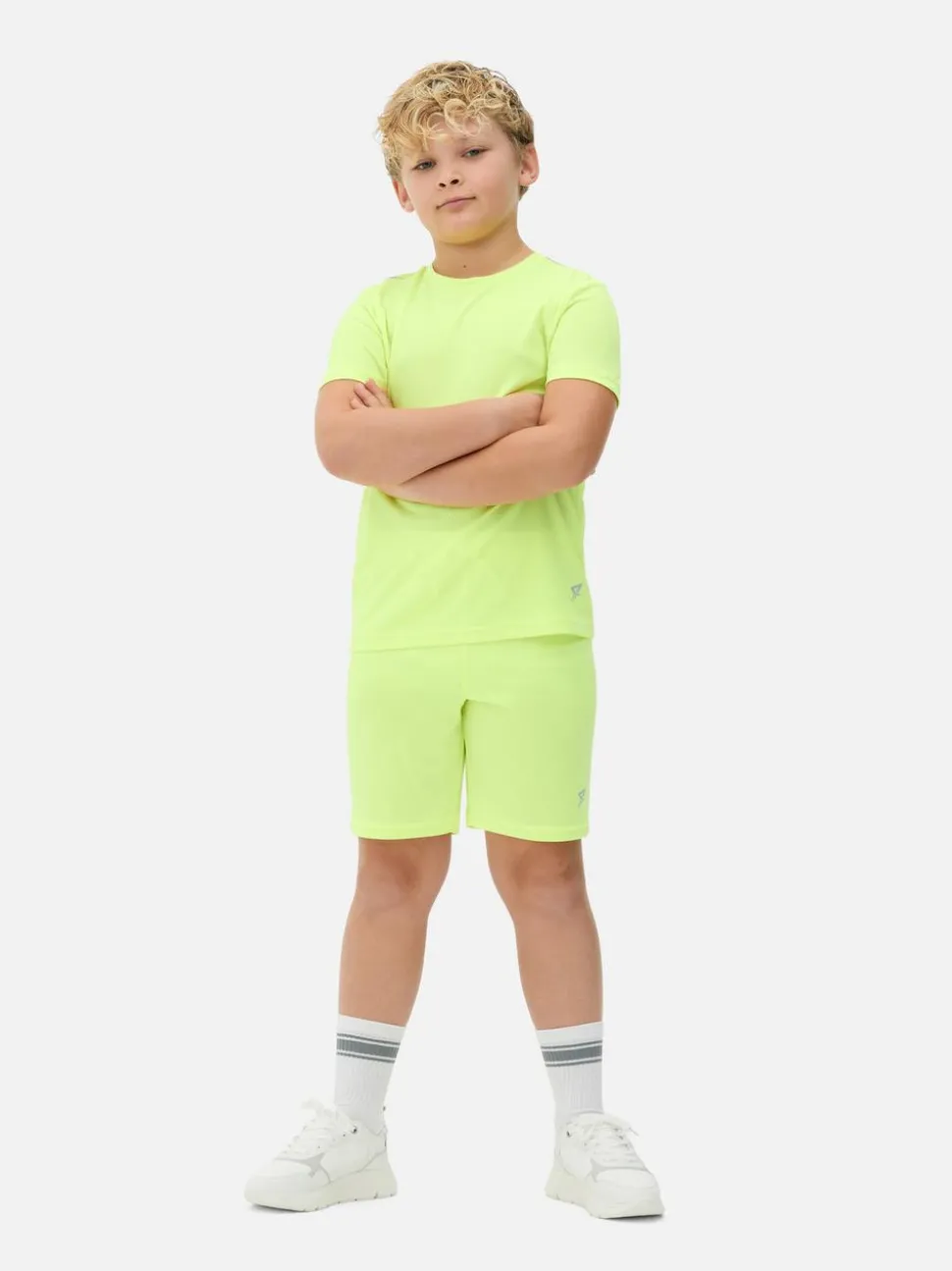 Sportowy komplet z topem i szortami