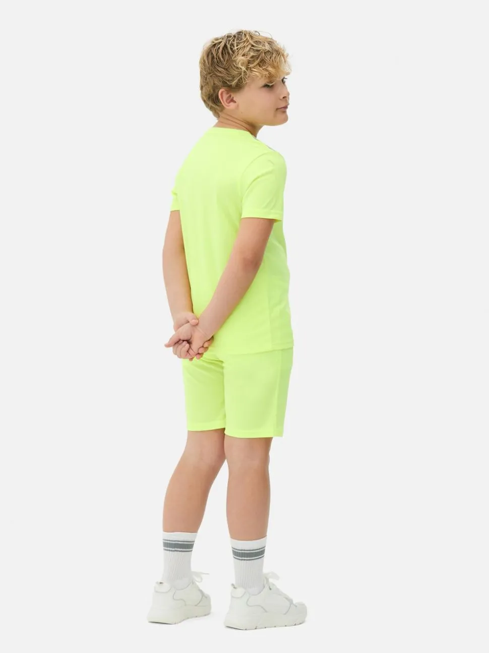 Sportowy komplet z topem i szortami