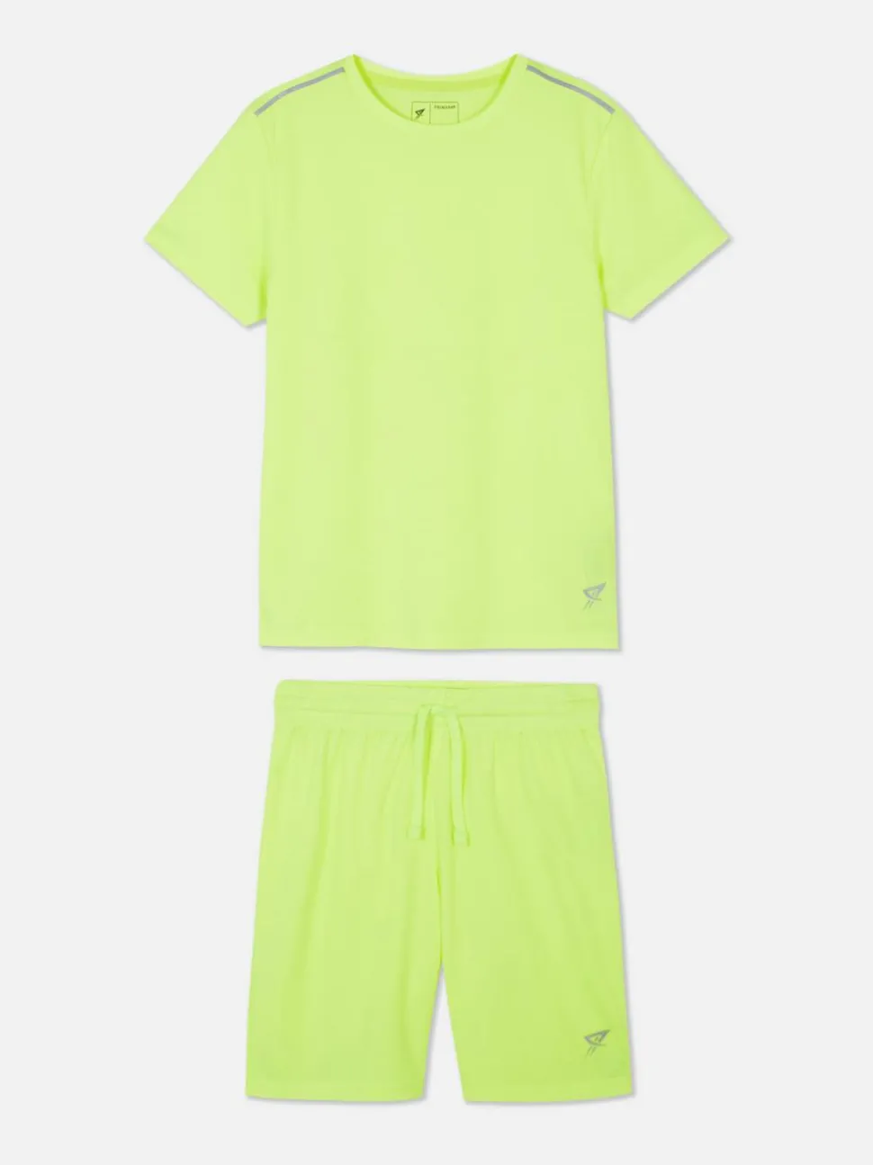 Sportowy komplet z topem i szortami