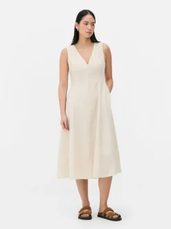 Sukienka bez rękawów z dekoltem w serek The Edit