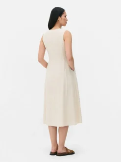 Sukienka bez rękawów z dekoltem w serek The Edit