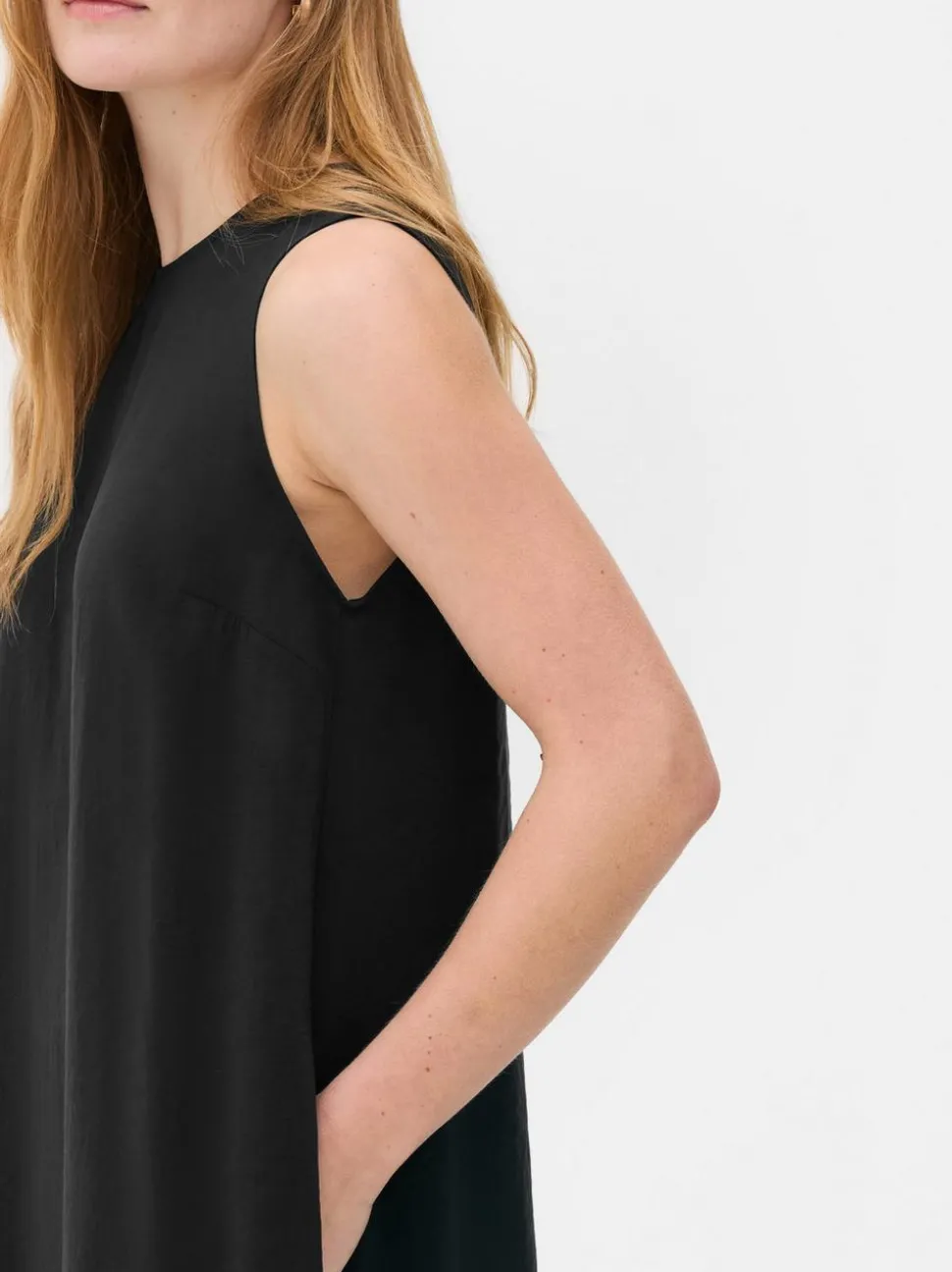 Sukienka midi bez rękawów The Edit