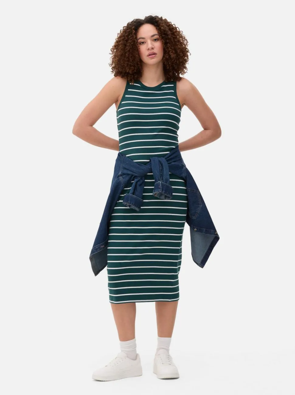 Sukienka midi o fasonie bokserki