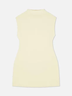 Sukienka o długości mini z rękawkami