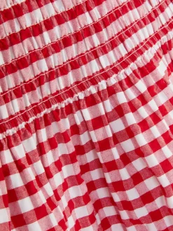 Sukienka w kratkę z marszczeniami i niskim stanem