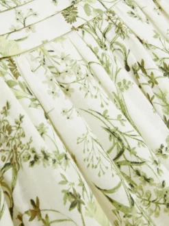 Sukienka w kwiaty z bufiastymi rękawami