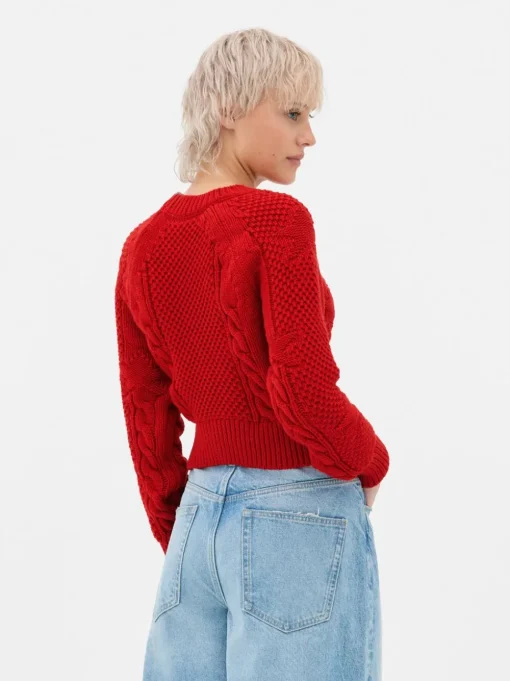 Sweter o splocie warkoczowym z amerykańską flagą