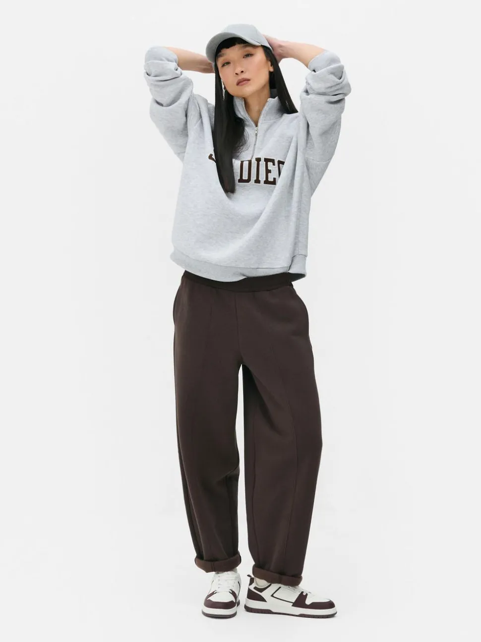 Szary sweter z suwakiem do połowy