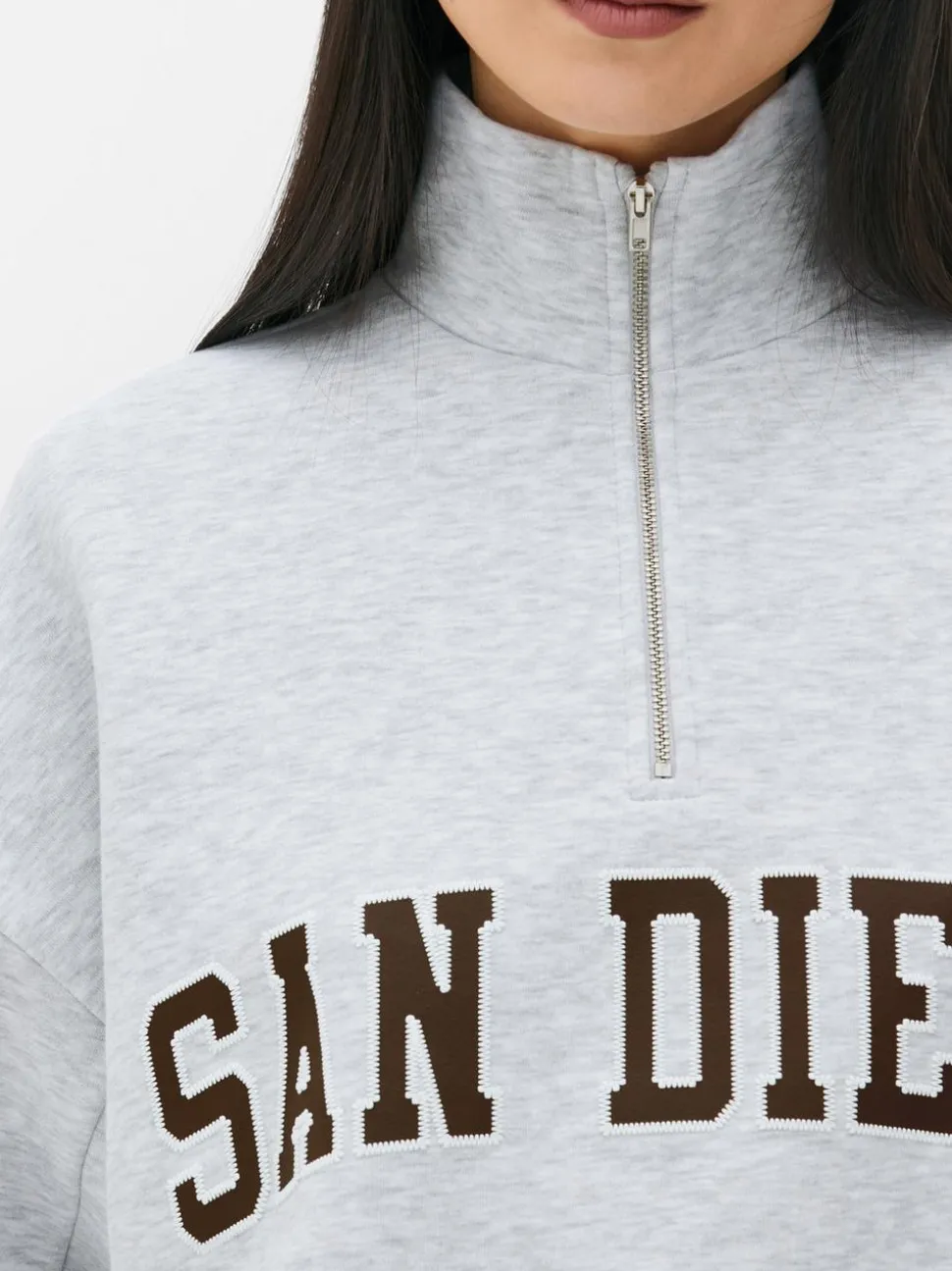 Szary sweter z suwakiem do połowy