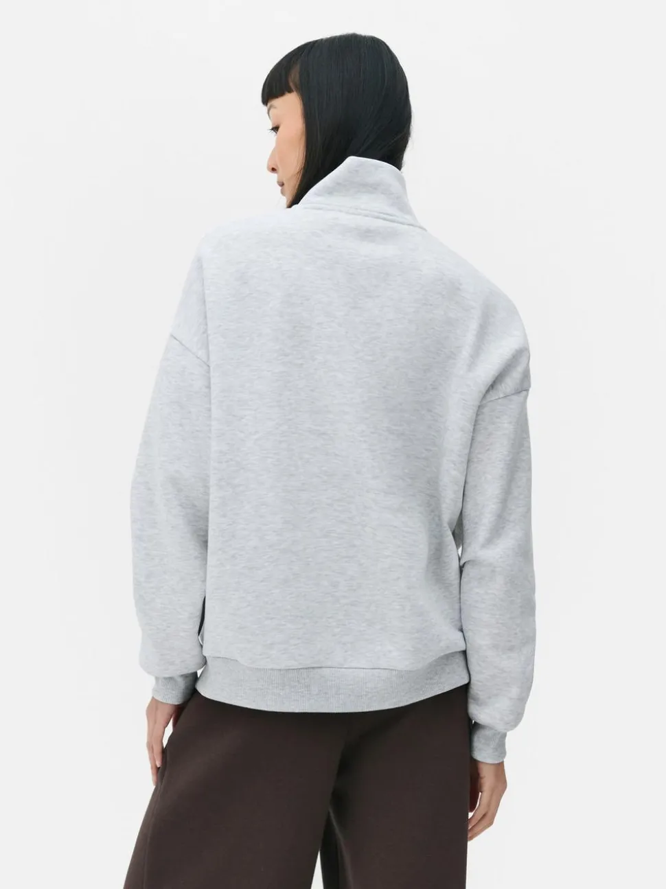 Szary sweter z suwakiem do połowy