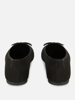 Szerokie baleriny ze sztucznego zamszu z kokardkami