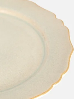 Szkliwiony talerzyk z muszelkowym wykończeniem