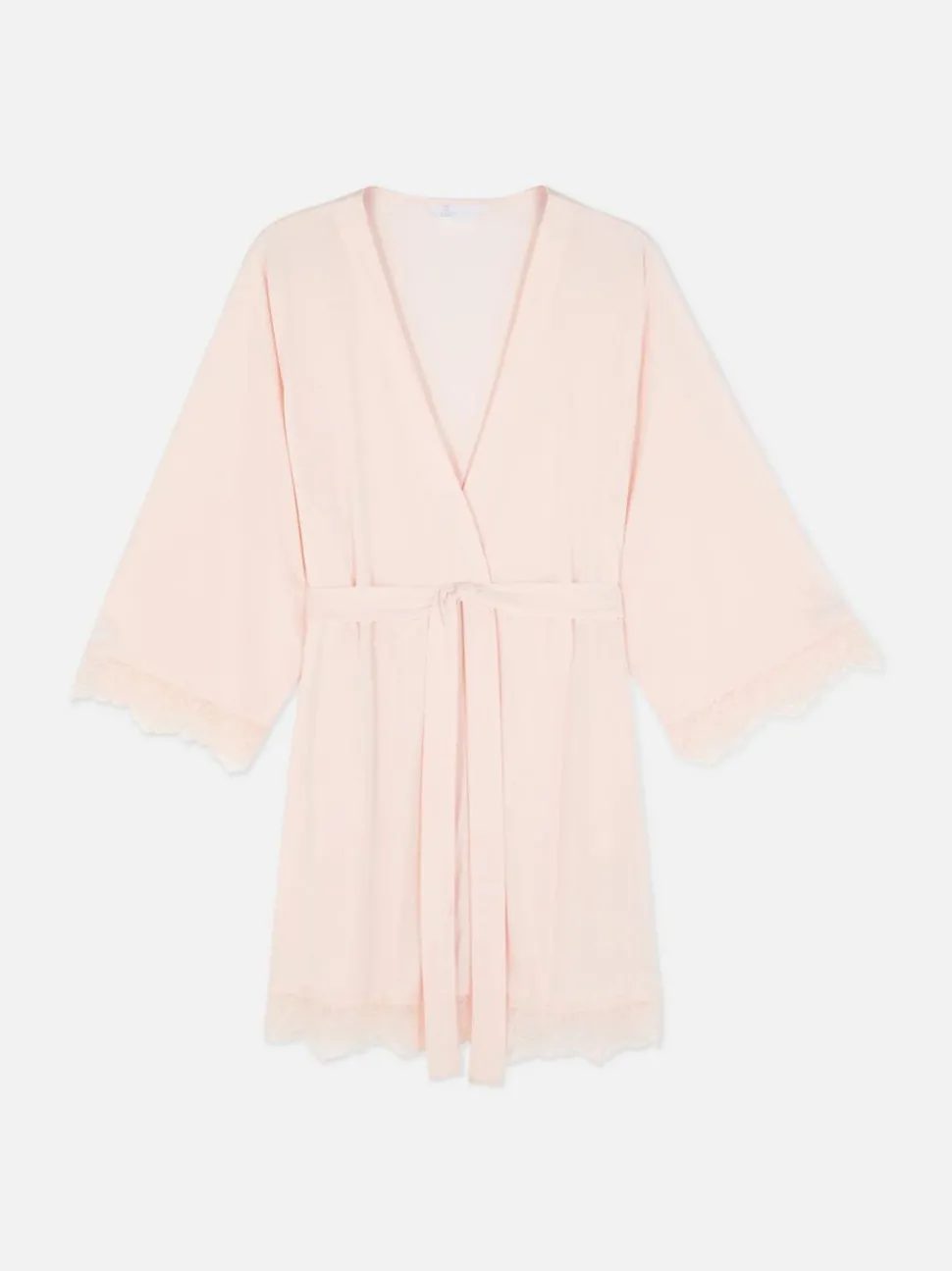 Szlafrok z koronkowym wykończeniem