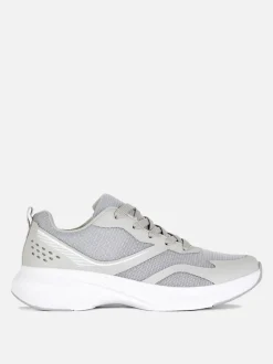 Sznurowane buty sportowe