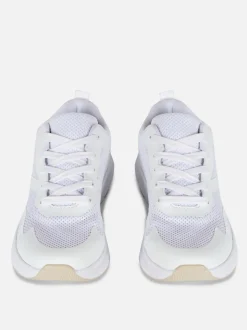 Sznurowane buty sportowe