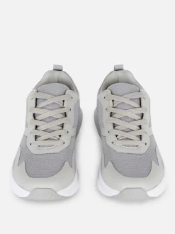 Sznurowane buty sportowe