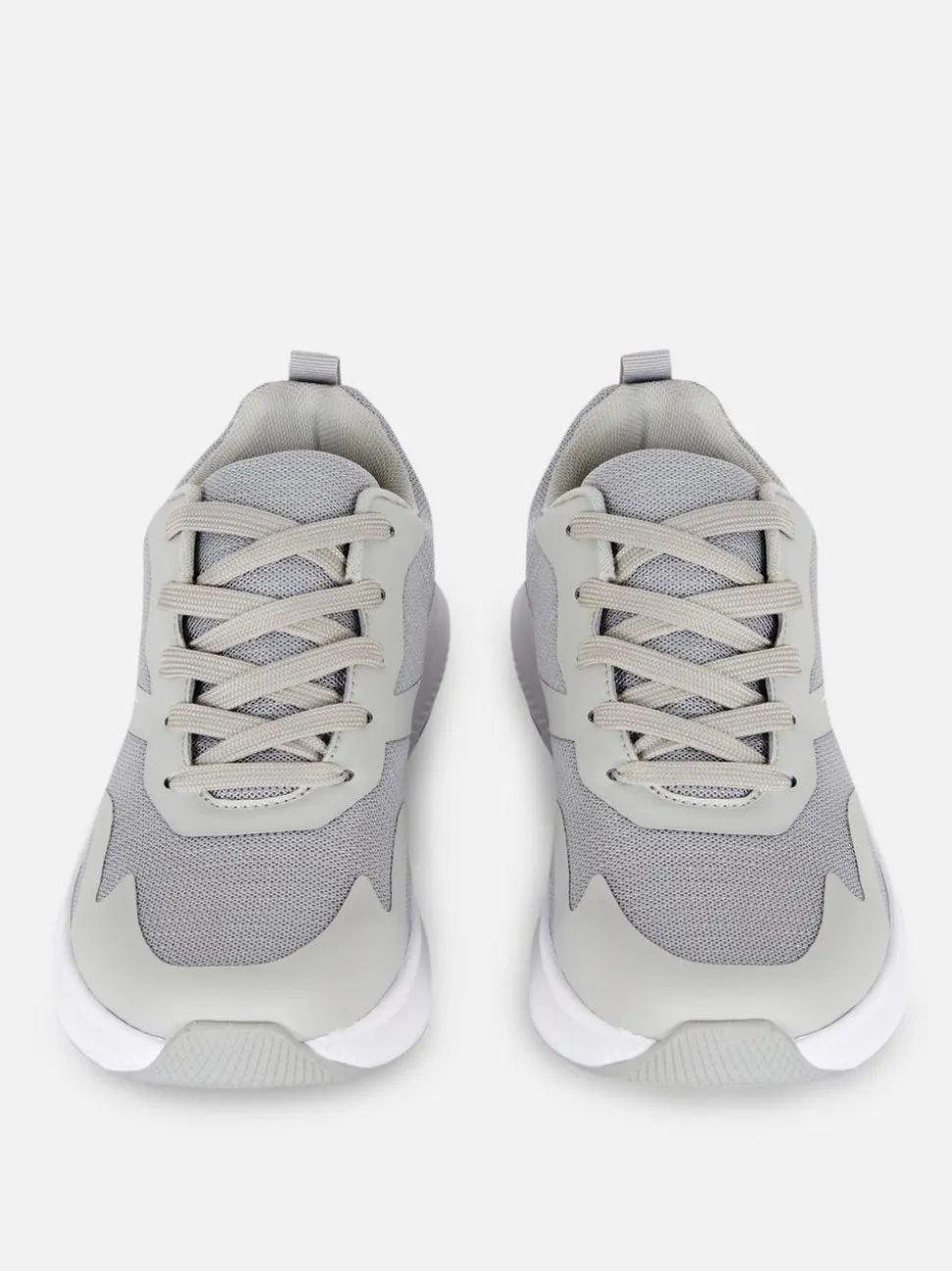 Sznurowane buty sportowe