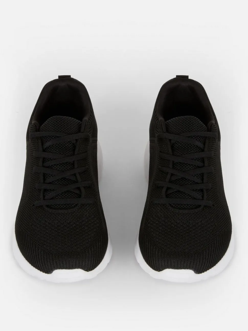 Sznurowane buty sportowe