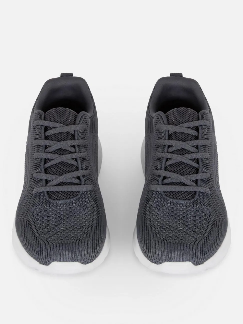 Sznurowane buty sportowe