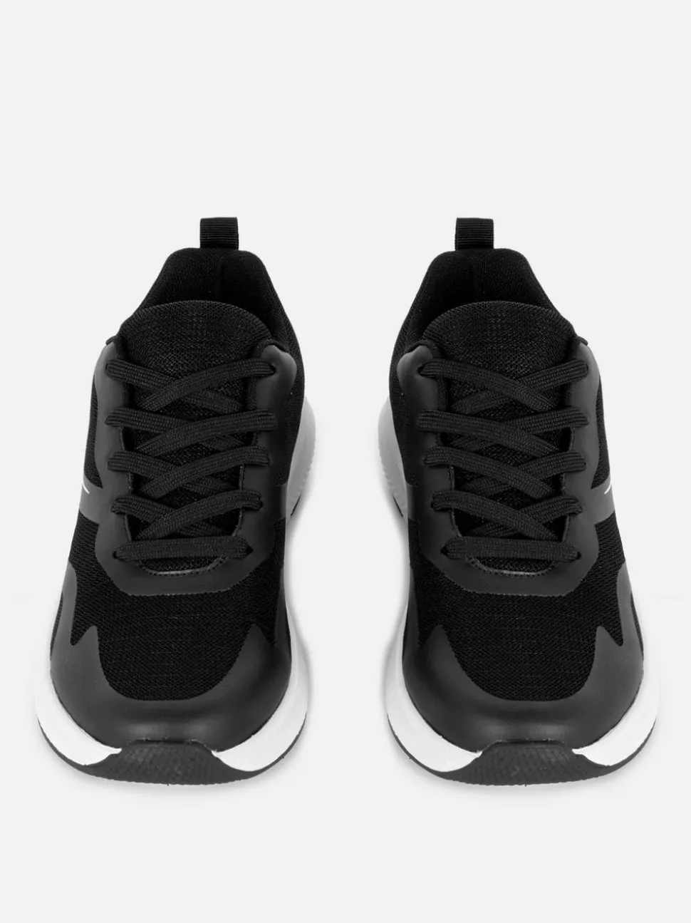 Sznurowane buty sportowe