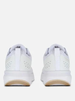 Sznurowane buty sportowe