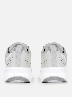 Sznurowane buty sportowe