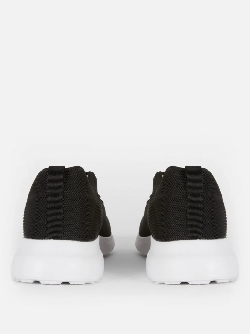 Sznurowane buty sportowe