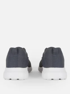 Sznurowane buty sportowe