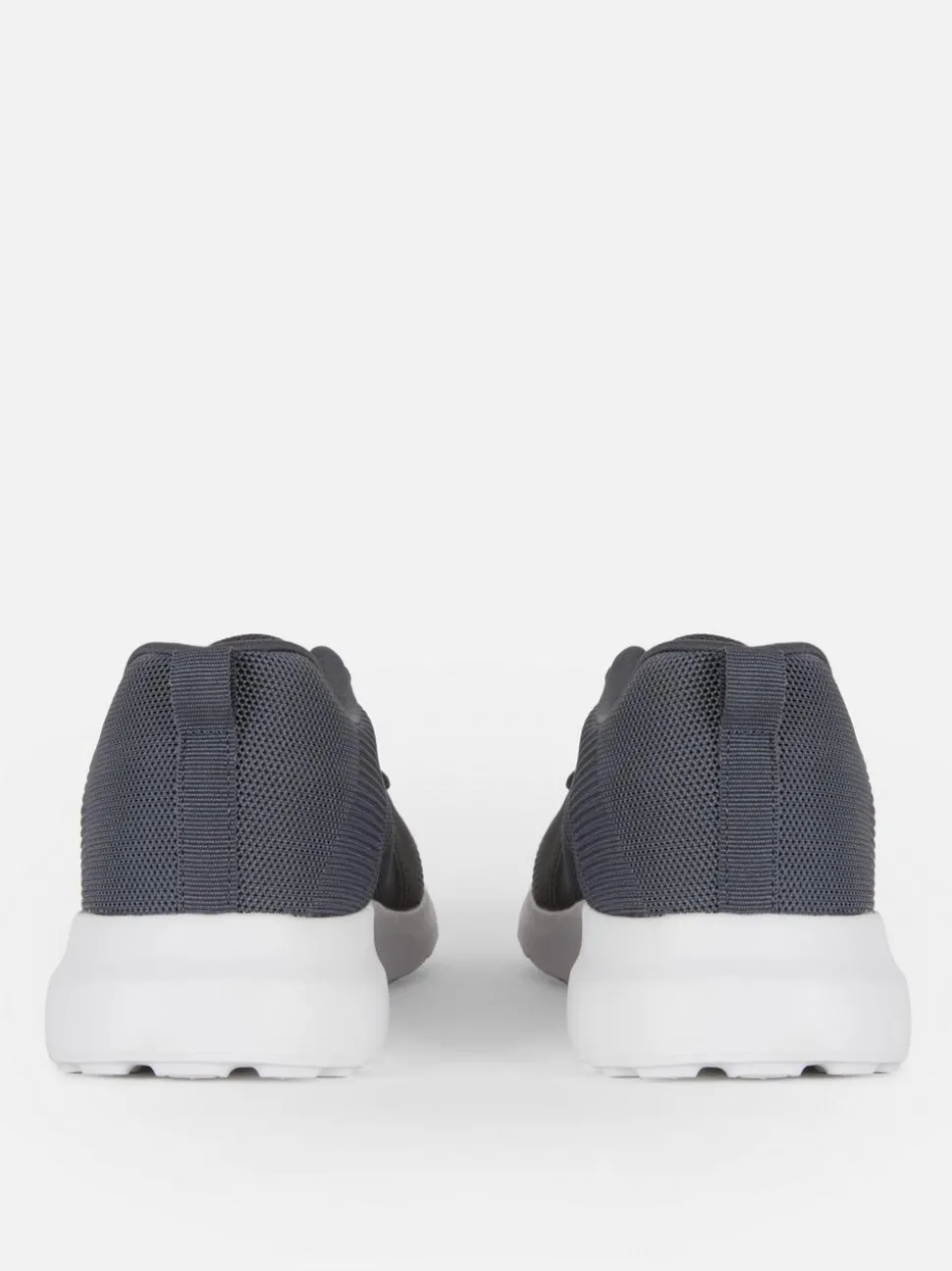 Sznurowane buty sportowe