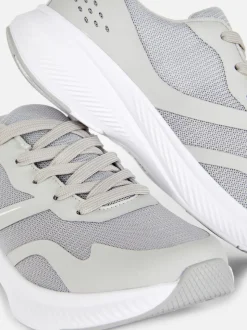 Sznurowane buty sportowe