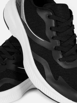 Sznurowane buty sportowe