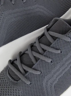 Sznurowane buty sportowe