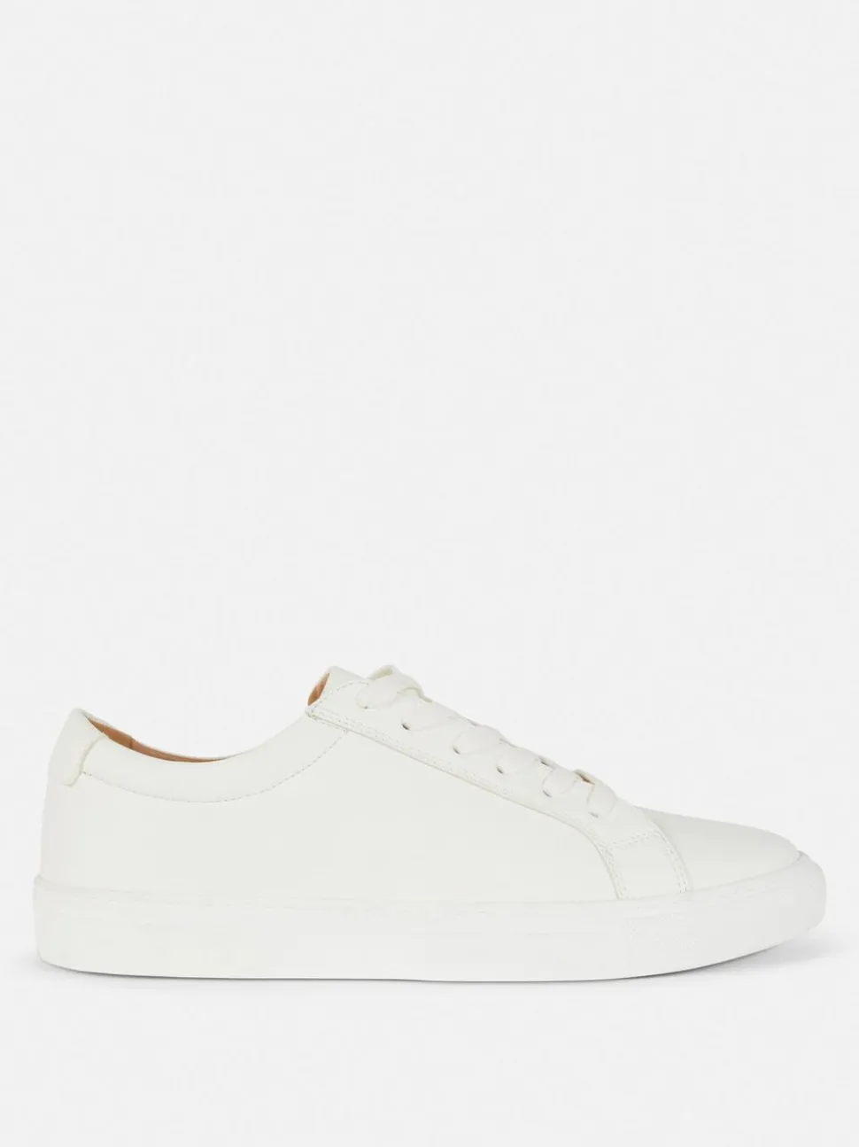 Sznurowane buty sportowe z niską cholewką