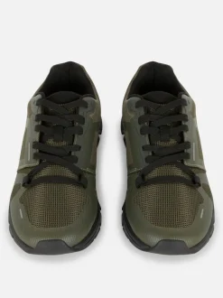 Sznurowane buty sportowe na siłownię