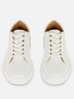 Sznurowane buty sportowe z niską cholewką