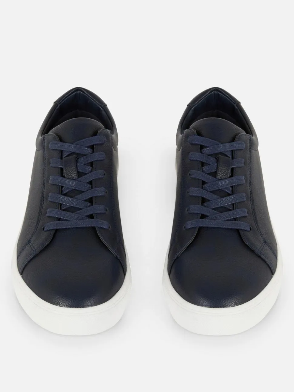 Sznurowane buty sportowe z niską cholewką