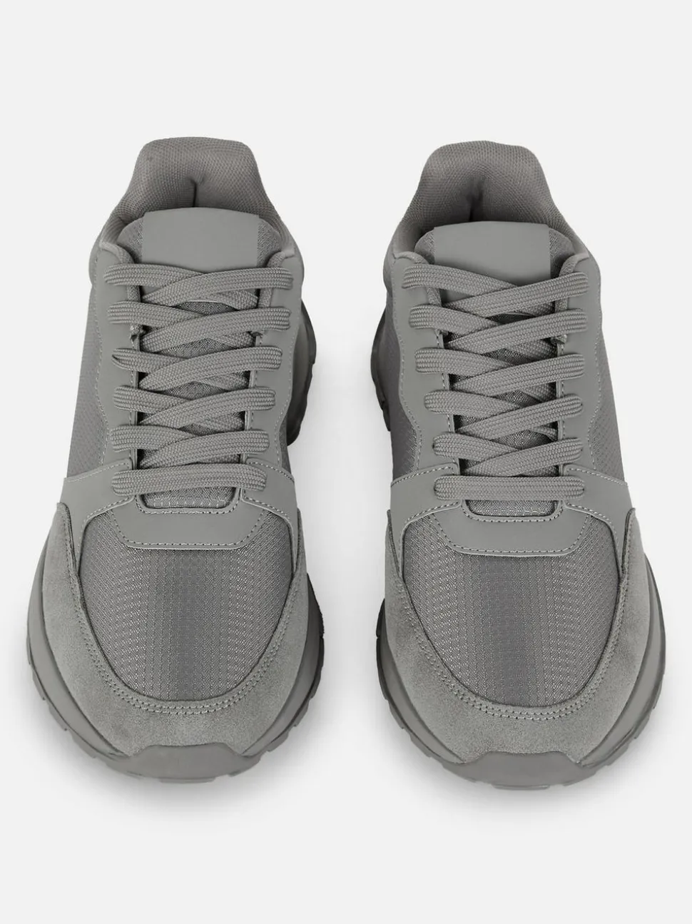 Sznurowane buty sportowe z niską cholewką