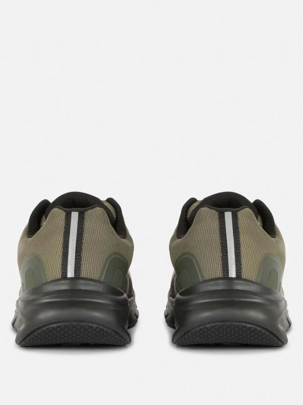 Sznurowane buty sportowe na siłownię