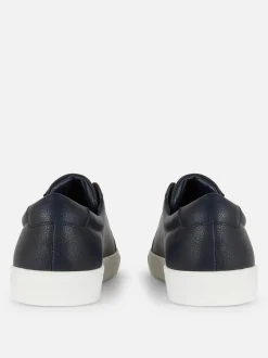 Sznurowane buty sportowe z niską cholewką