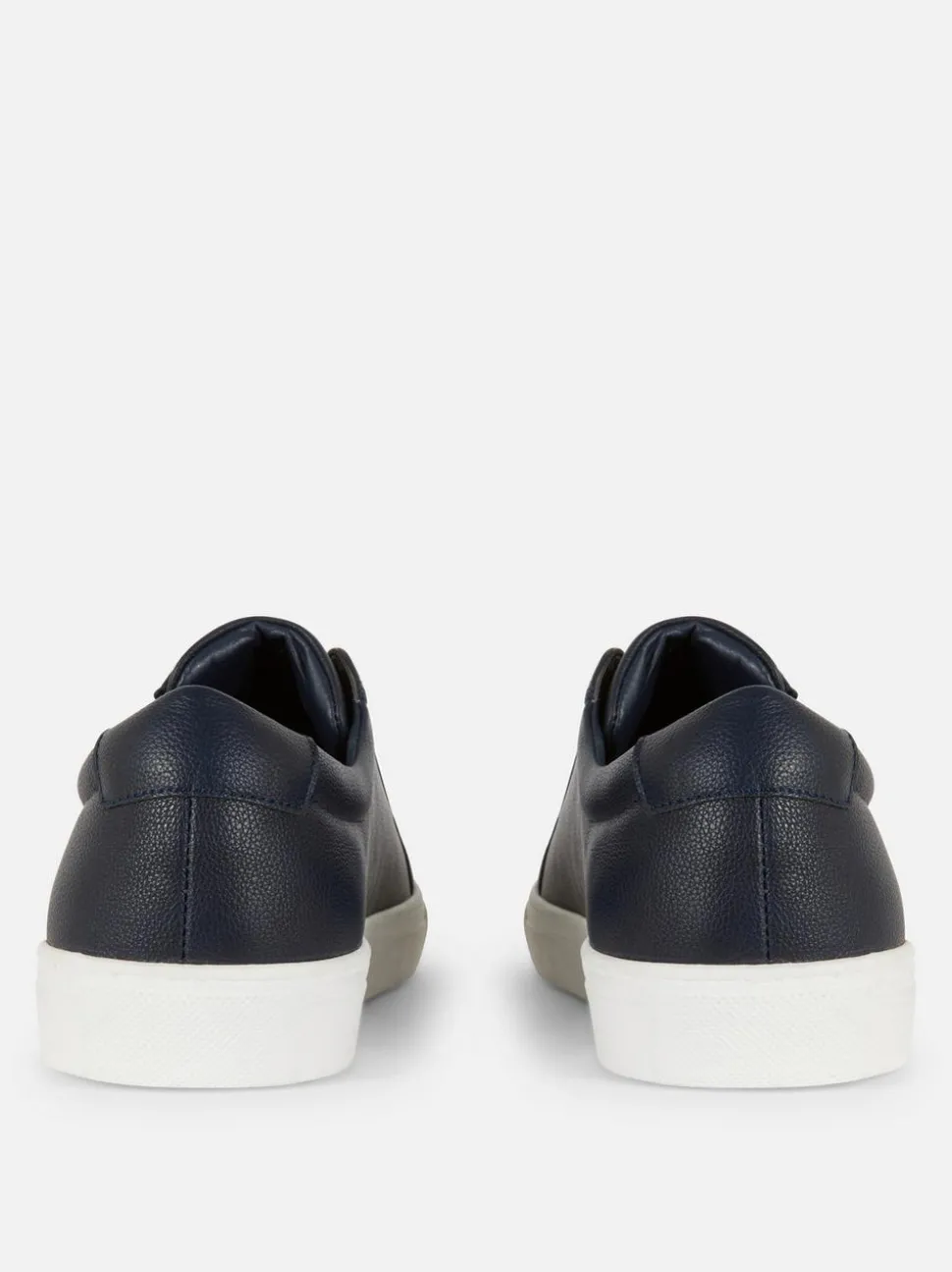 Sznurowane buty sportowe z niską cholewką