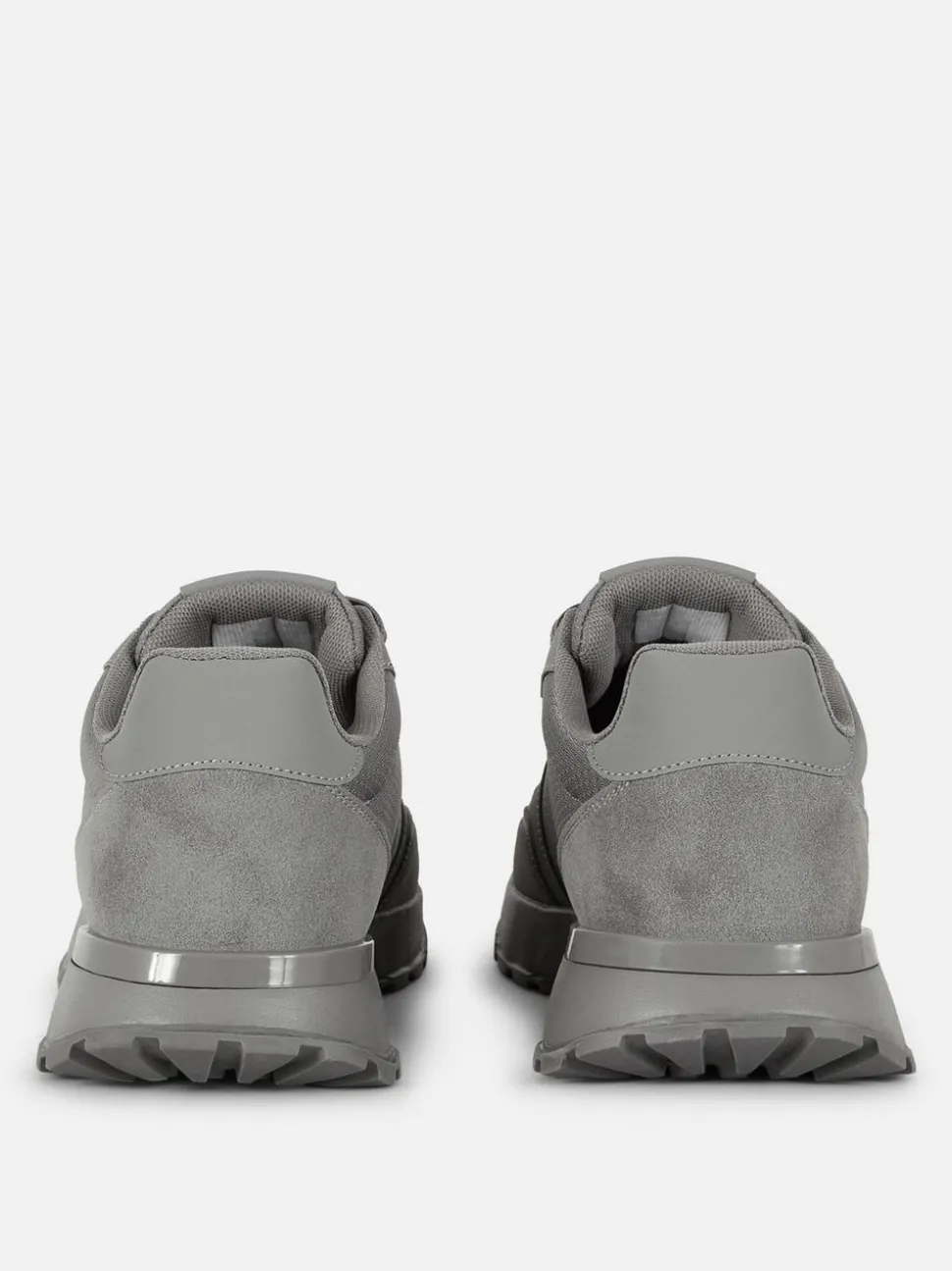 Sznurowane buty sportowe z niską cholewką