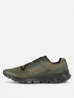 Sznurowane buty sportowe na siłownię