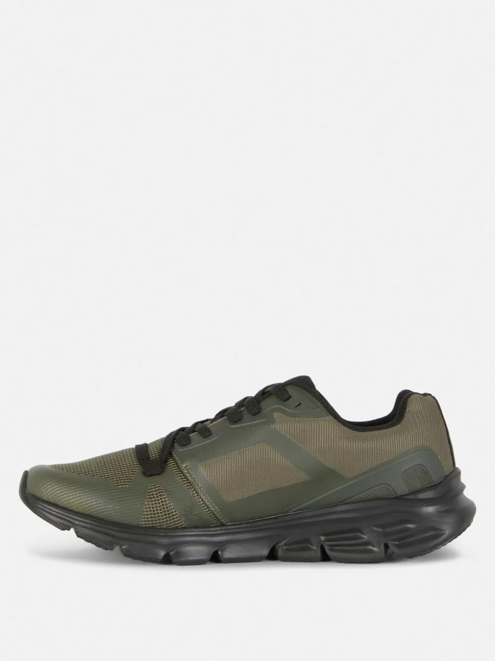 Sznurowane buty sportowe na siłownię