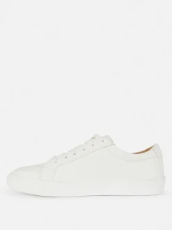 Sznurowane buty sportowe z niską cholewką