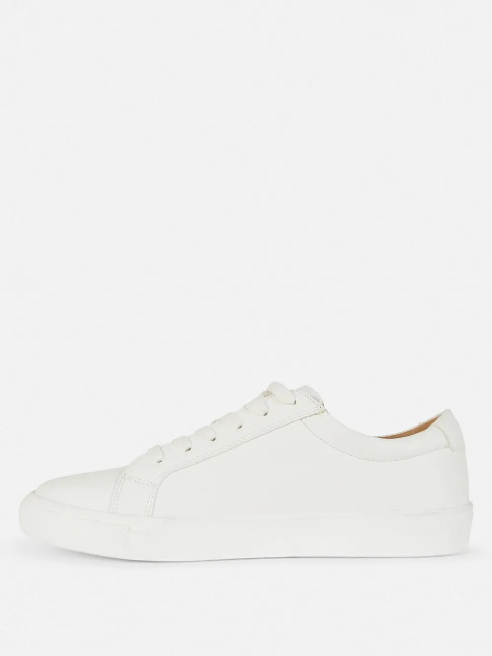 Sznurowane buty sportowe z niską cholewką