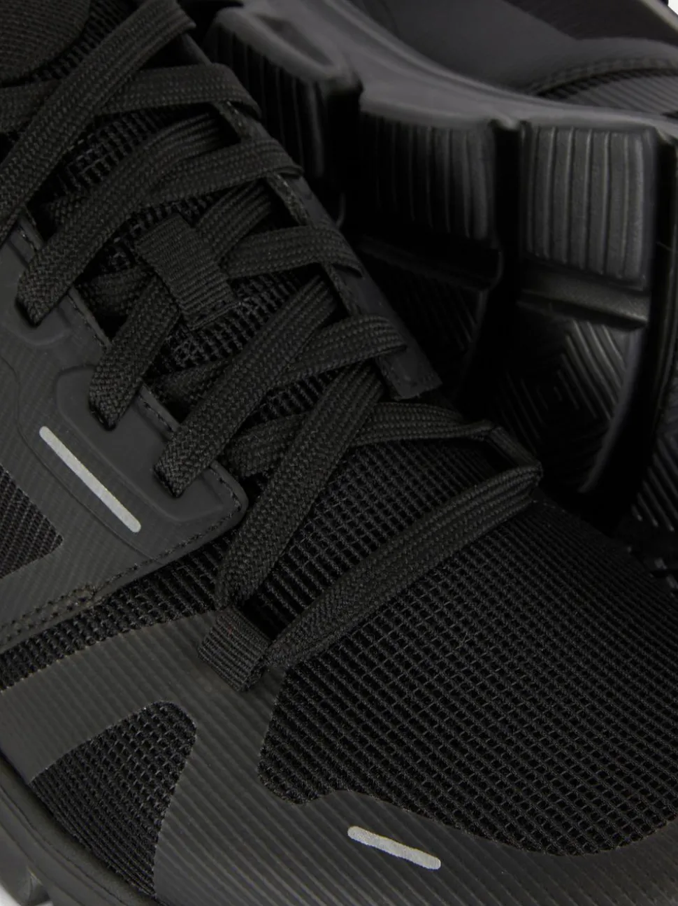 Sznurowane buty sportowe na siłownię