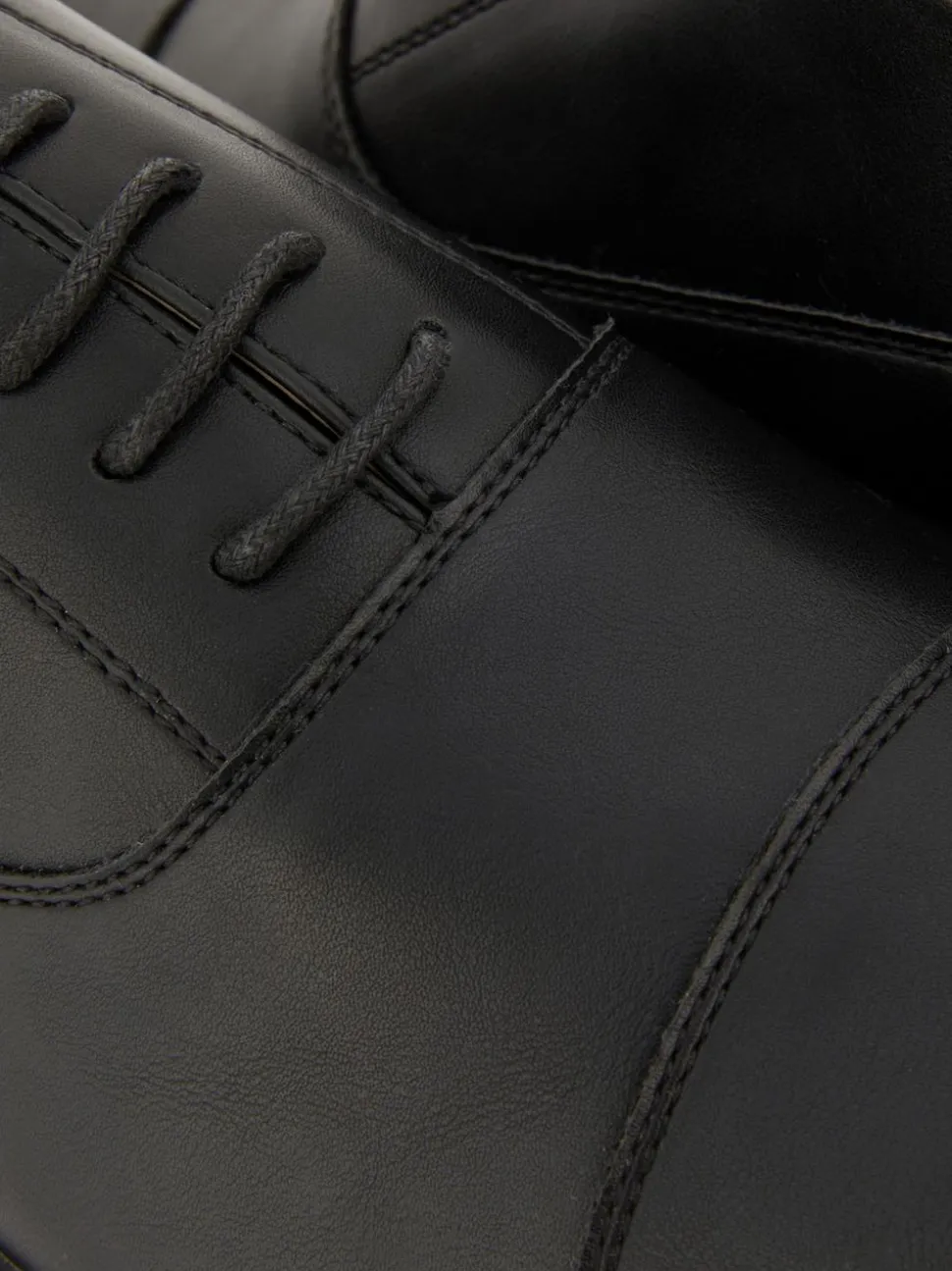 Sznurowane mokasyny wizytowe