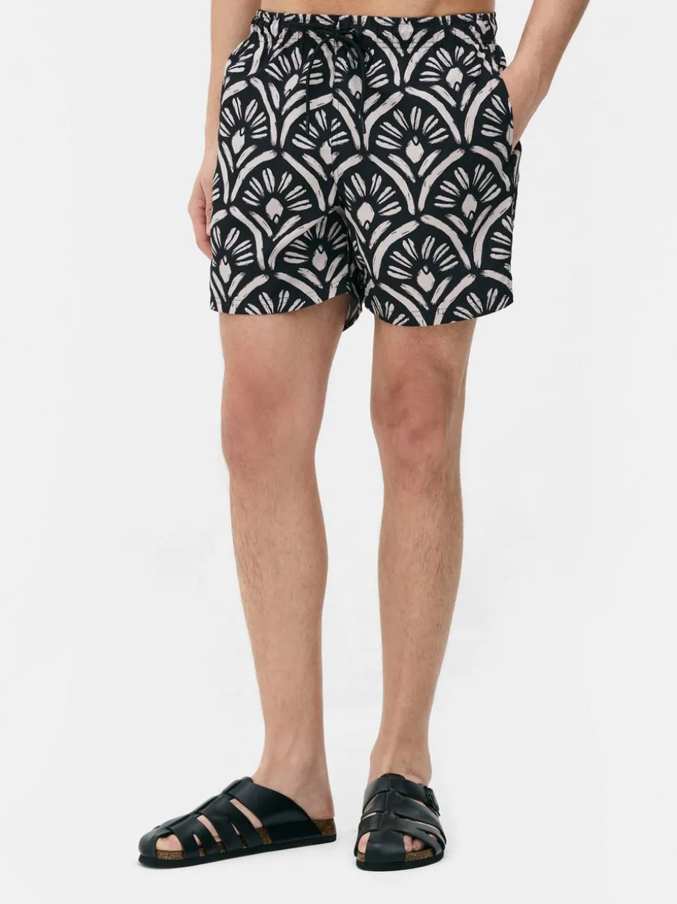 Szorty kąpielowe w abstrakcyjny wzór ze sznurkiem