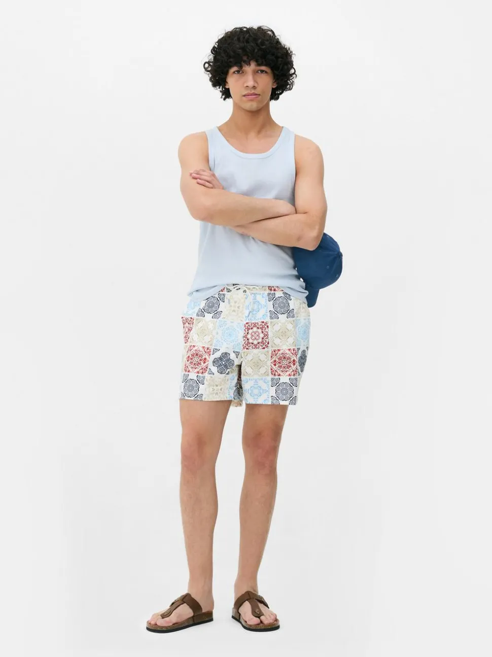 Szorty kąpielowe ze sznurkiem i mozaikowym motywem