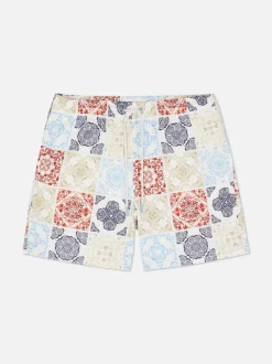Szorty kąpielowe ze sznurkiem i mozaikowym motywem